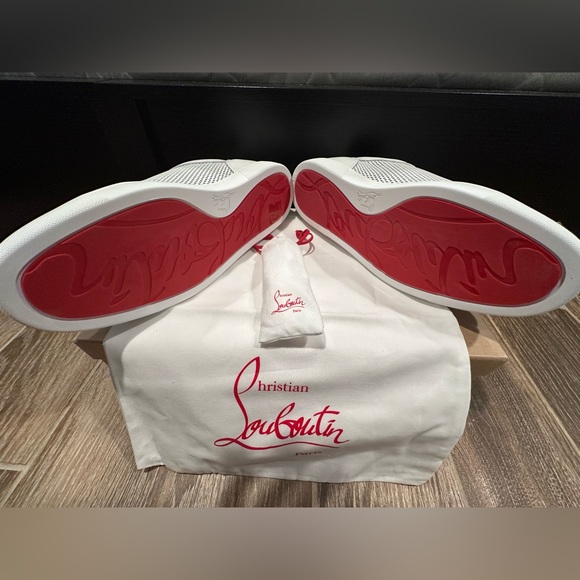 Christian Louboutin - Picture 9 of 9